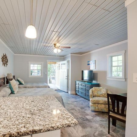 Ocean Isle Beach Studio With Patio - 1 Mi To Pier! Bagian luar foto