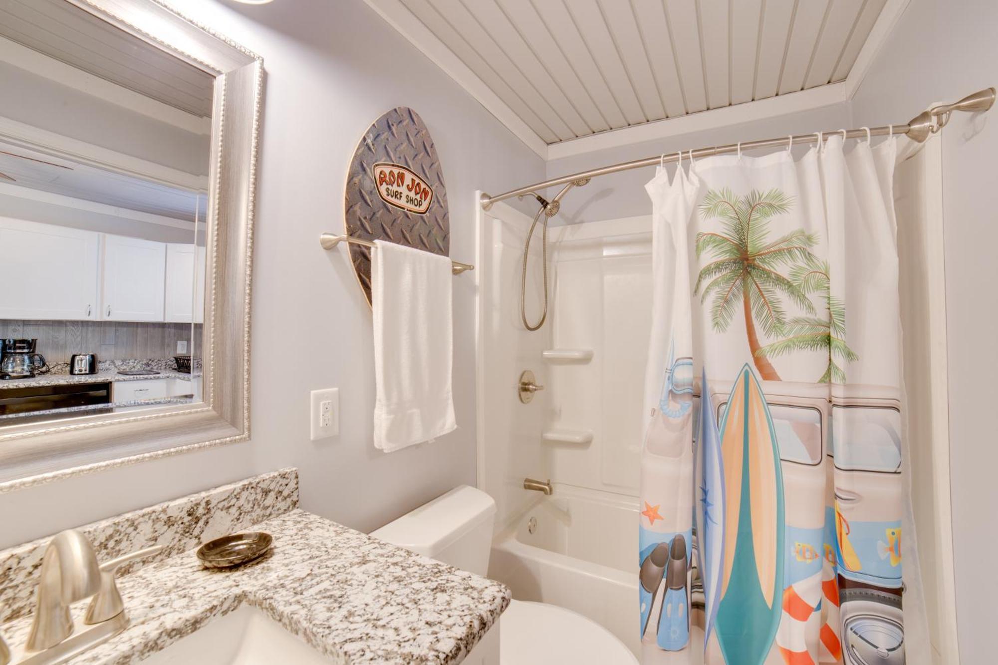 Ocean Isle Beach Studio With Patio - 1 Mi To Pier! Bagian luar foto