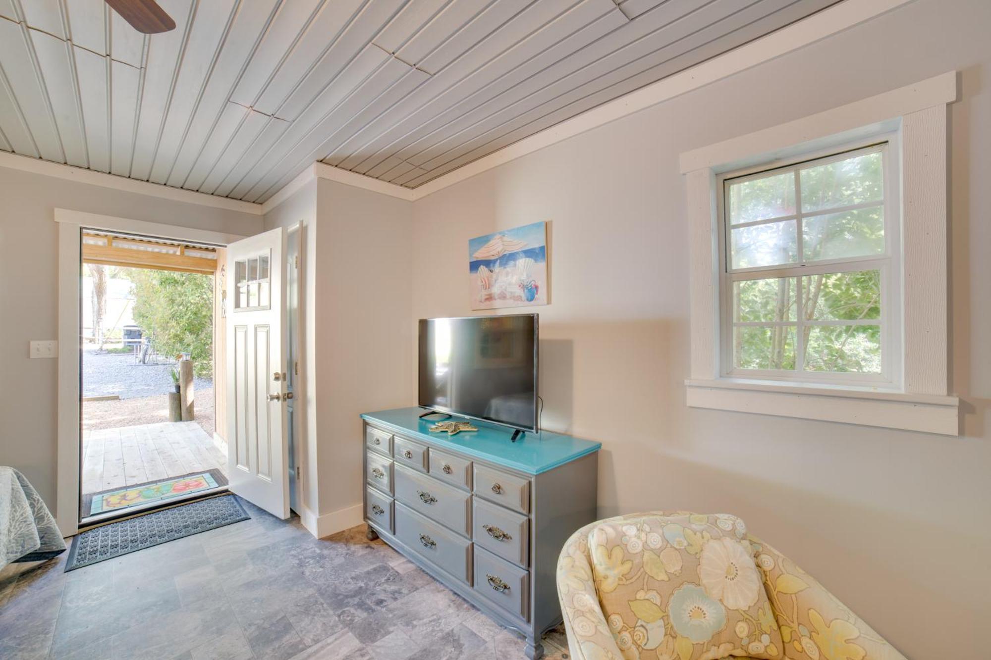 Ocean Isle Beach Studio With Patio - 1 Mi To Pier! Bagian luar foto