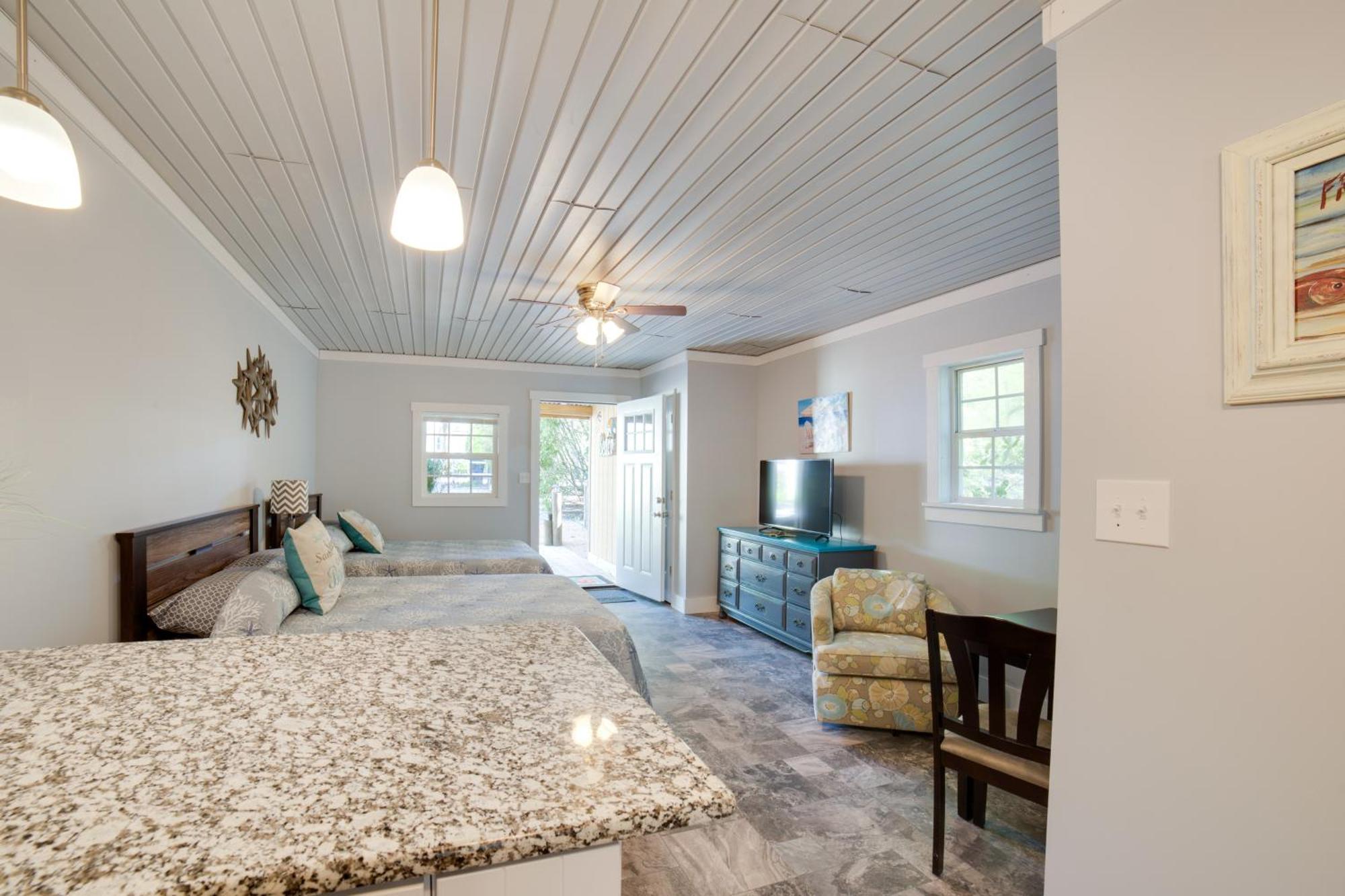 Ocean Isle Beach Studio With Patio - 1 Mi To Pier! Bagian luar foto