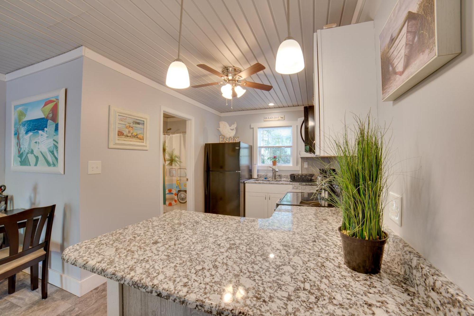 Ocean Isle Beach Studio With Patio - 1 Mi To Pier! Bagian luar foto