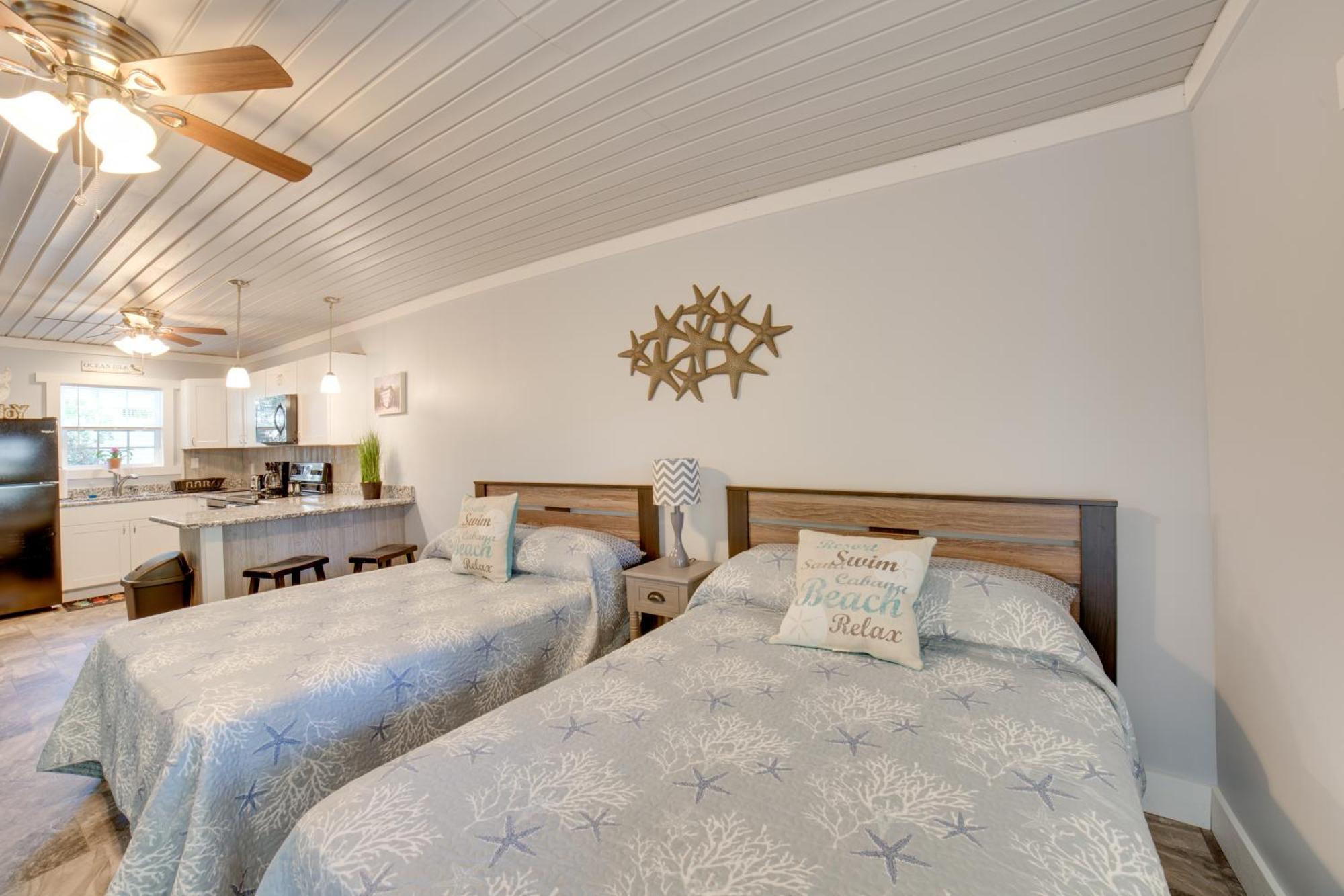 Ocean Isle Beach Studio With Patio - 1 Mi To Pier! Bagian luar foto