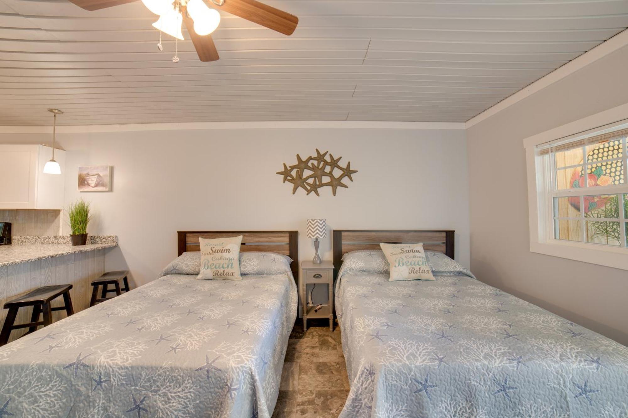 Ocean Isle Beach Studio With Patio - 1 Mi To Pier! Bagian luar foto