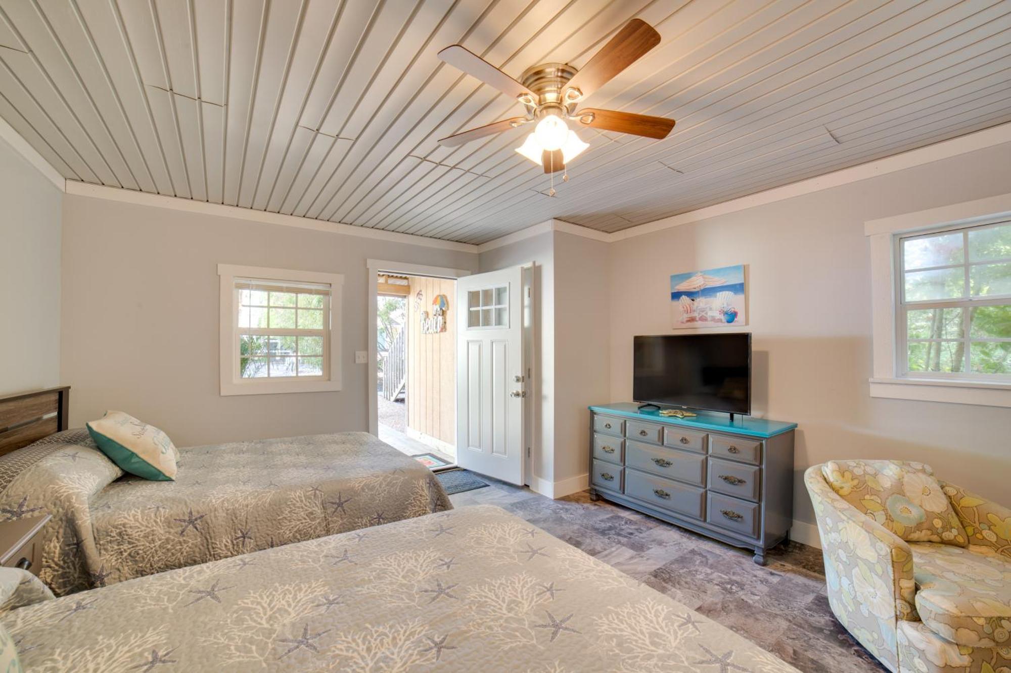 Ocean Isle Beach Studio With Patio - 1 Mi To Pier! Bagian luar foto