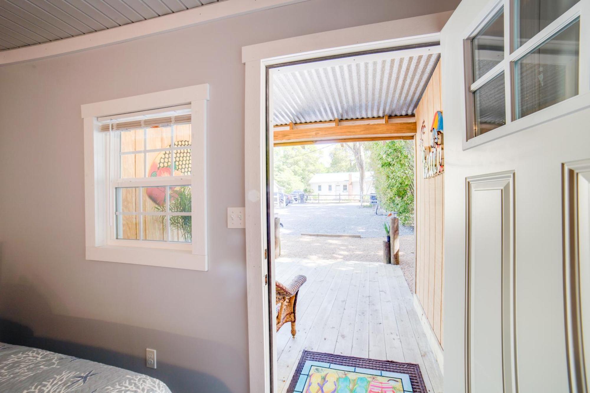 Ocean Isle Beach Studio With Patio - 1 Mi To Pier! Bagian luar foto