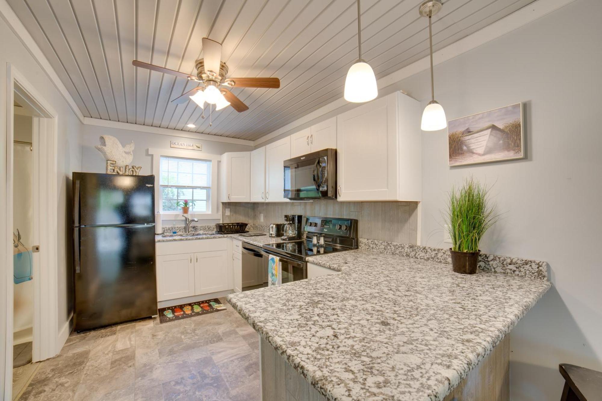 Ocean Isle Beach Studio With Patio - 1 Mi To Pier! Bagian luar foto